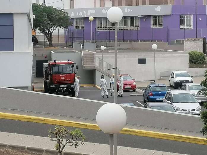 Labores de desinfección en el Centro de Salud de El Calero (Foto TA)